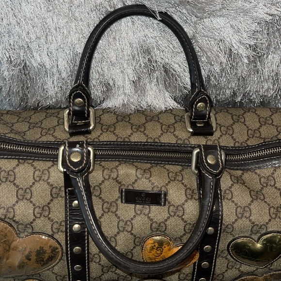 Vintage Gucci monogram Preloved in great condition the hearts do have some wear - Picture 5 of 14
